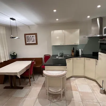 Cozy 2-bedroom In A Prime Location דירה פלימס
