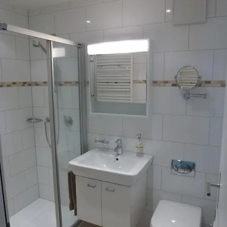 Cozy 2-bedroom In A Prime Location Apartamento Flims