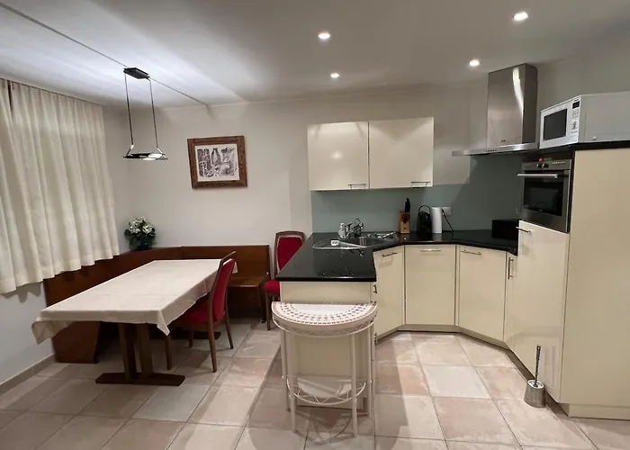 Cozy 2-bedroom In A Prime Location דירה פלימס